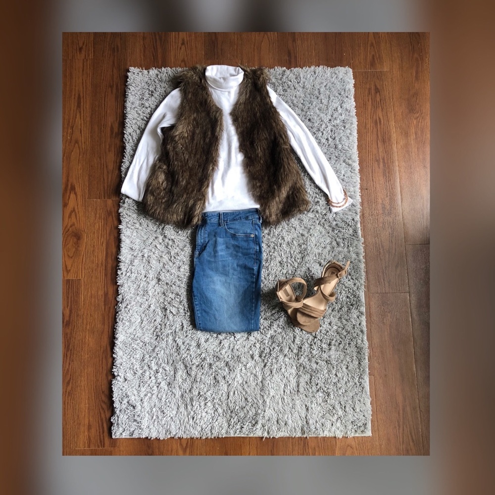 Fur Vest‼️Sold‼️
